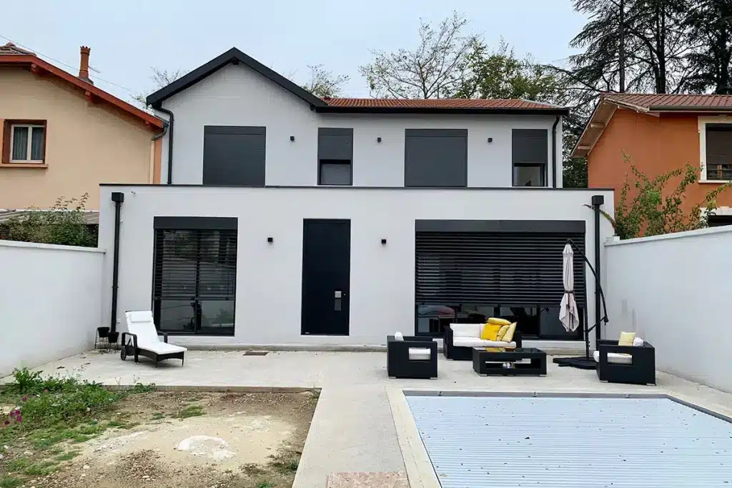 Volets roulants maison Saint-Genis-Laval par l'Atelier de l'Alu