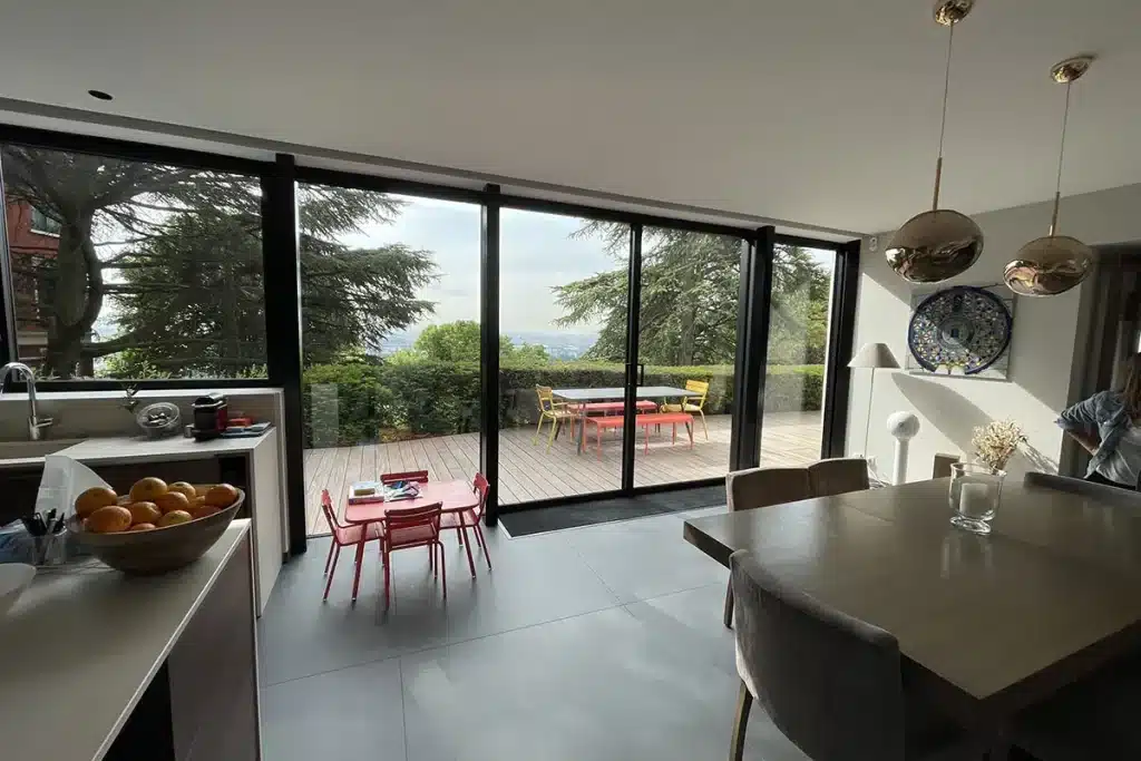 Coulissant aluminium intérieur par l'Atelier de l'Alu