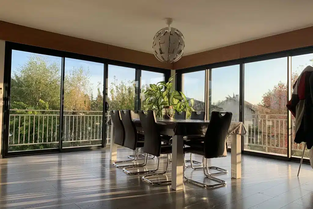 Coulissant aluminium Saint-Genis-Laval par l'Atelier de l'Alu