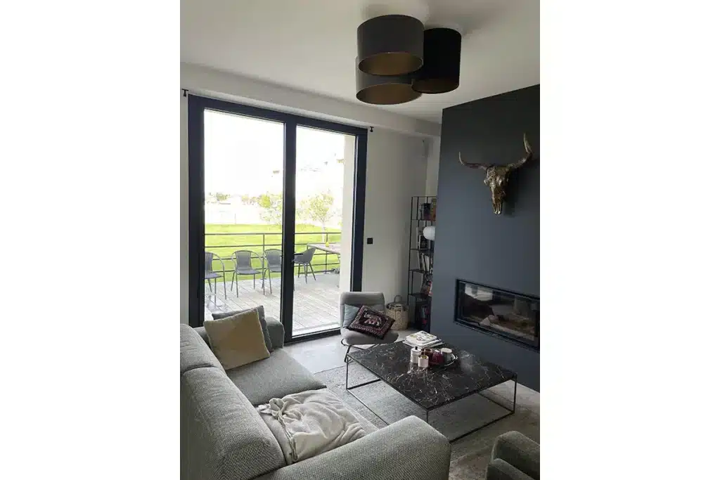 Fenêtre aluminium anthracite Brindas par l'Atelier de l'Alu
