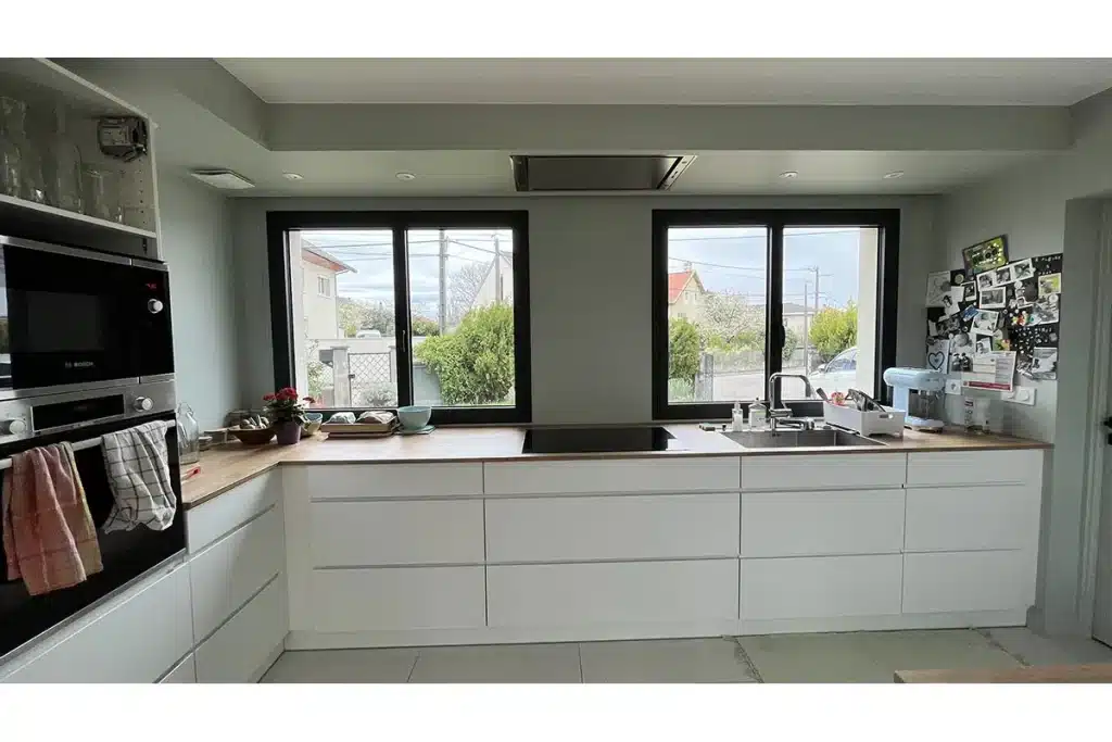 Fenêtre aluminium cuisine par l'Atelier de l'Alu