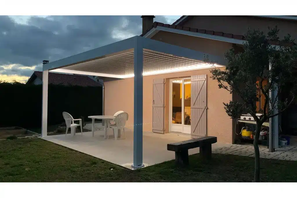 Pergola aluminium Brindas par l'Atelier de l'Alu
