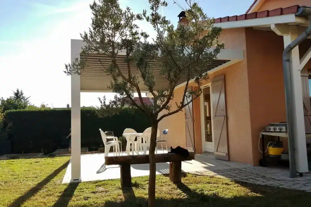 Pergola aluminium Charbonnière-Les-Bains par l'Atelier de l'Alu