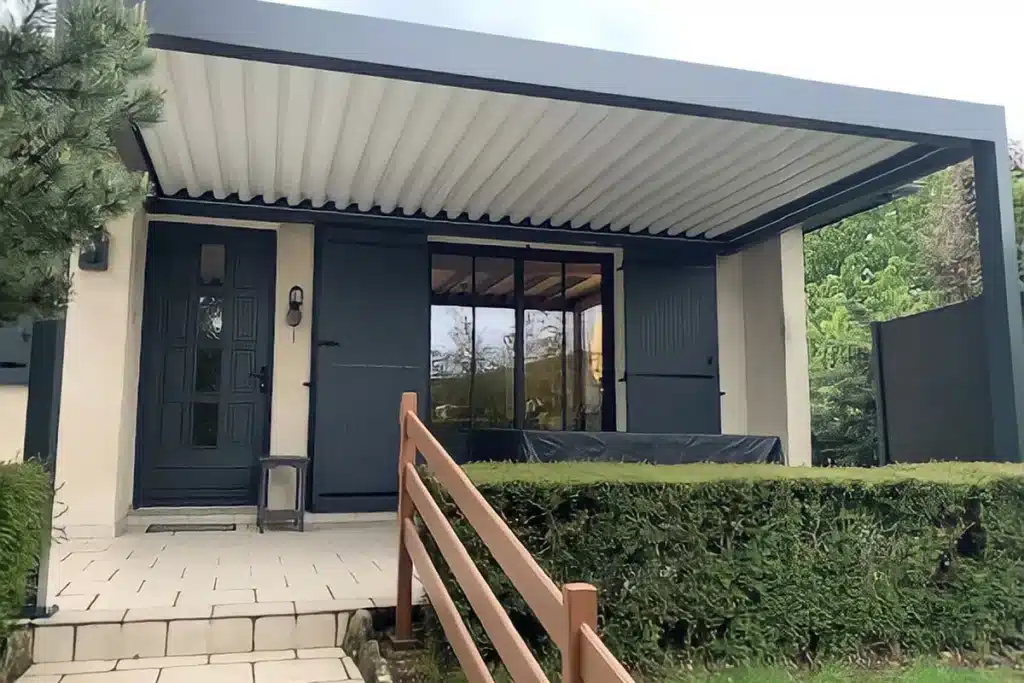 Pergola aluminium Mions par l'Atelier de l'Alu