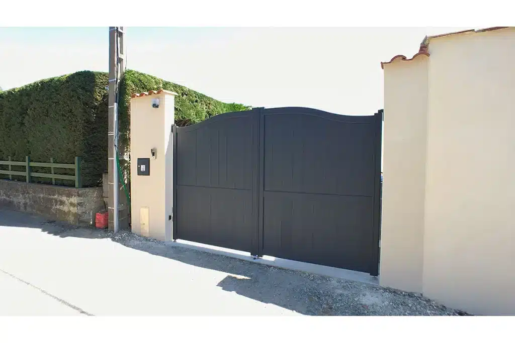 Portail aluminium Ecully par l'Atelier de l'Alu