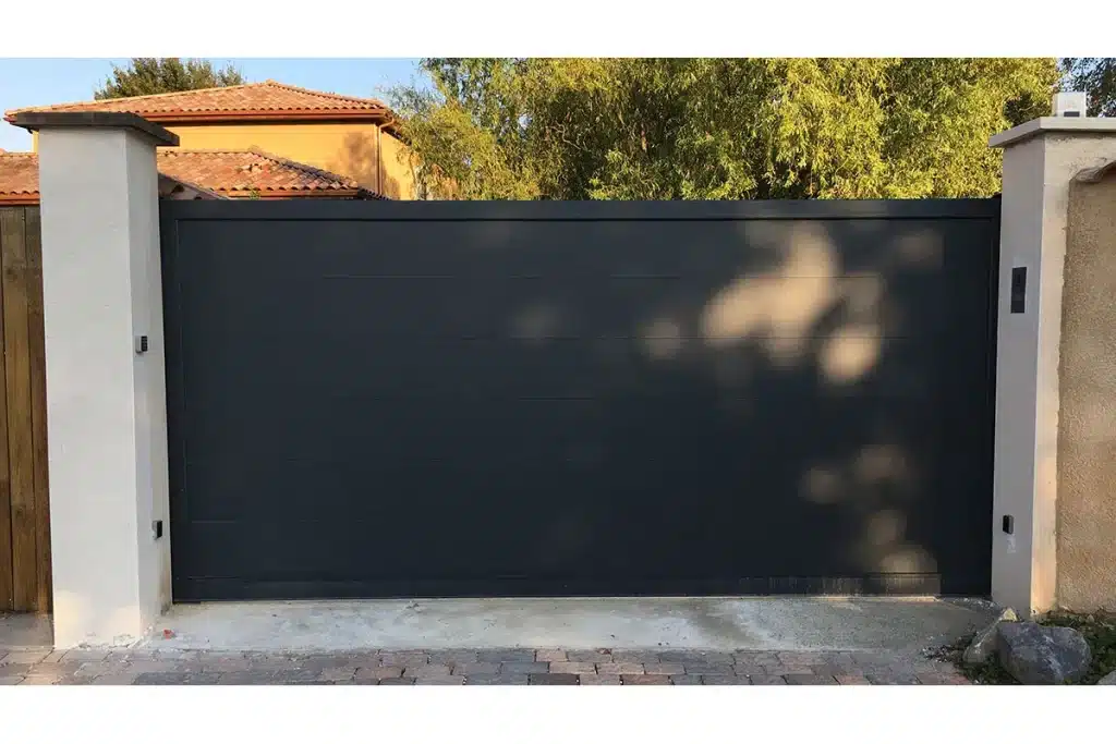 Portail aluminium coulissant Francheville par l'Atelier de l'Alu