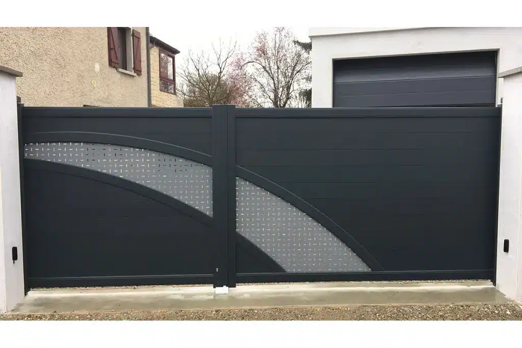 Portail aluminium Francheville par l'Atelier de l'Alu