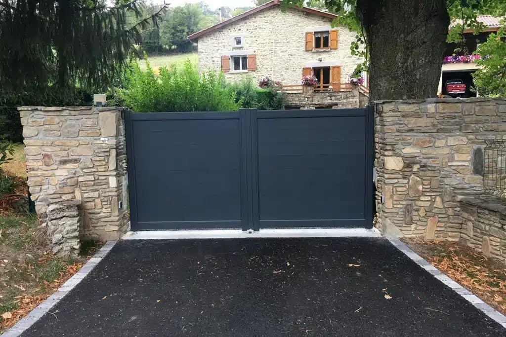 Portail aluminium Grezieu par l'Atelier de l'Alu