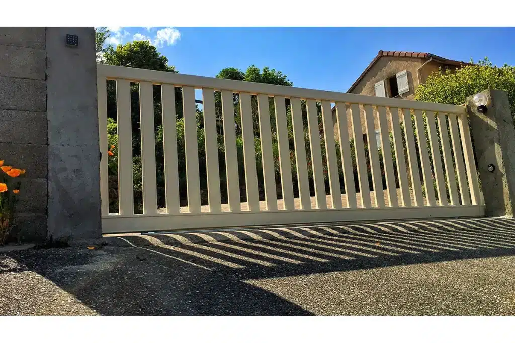 Portail aluminium coulissant Mornant par l'Atelier de l'Alu