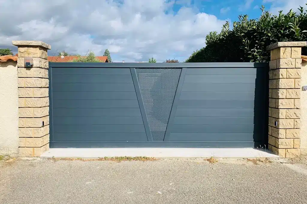 Portail aluminium Solaize par l'Atelier de l'Alu