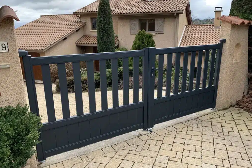 Portail aluminium Vaugneray par l'Atelier de l'Alu