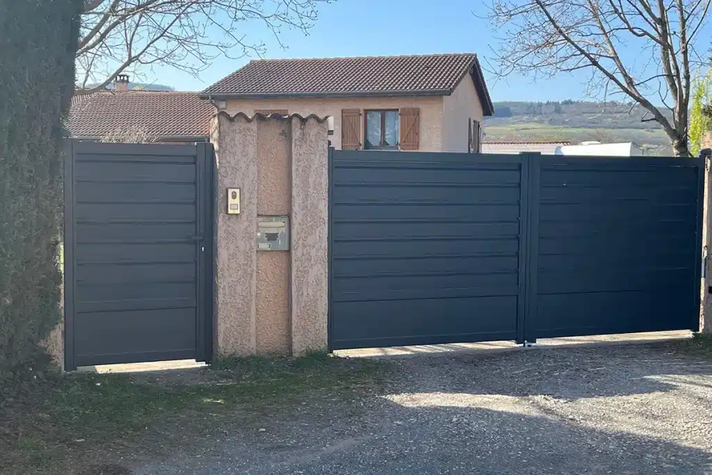 Portail aluminium Vienne par l'Atelier de l'Alu