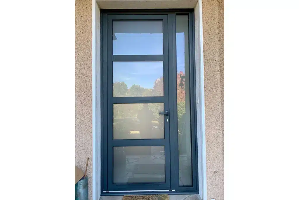 Porte entrée aluminium anthracite Brignais par l'Atelier de l'Alu