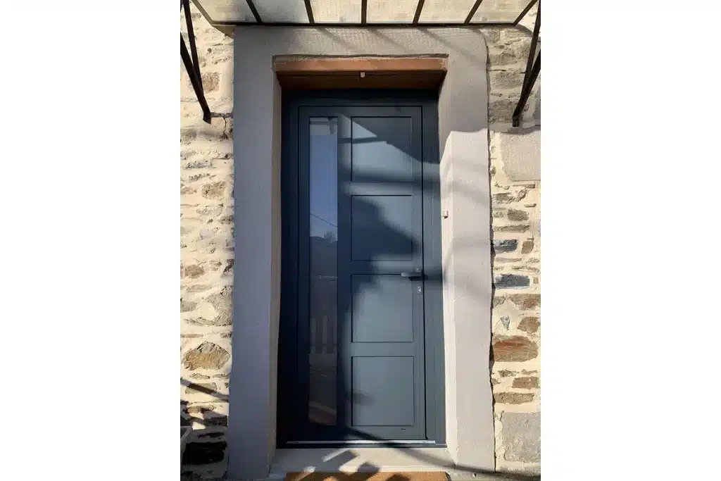 Porte entrée aluminium anthracite Brindas par l'Atelier de l'Alu