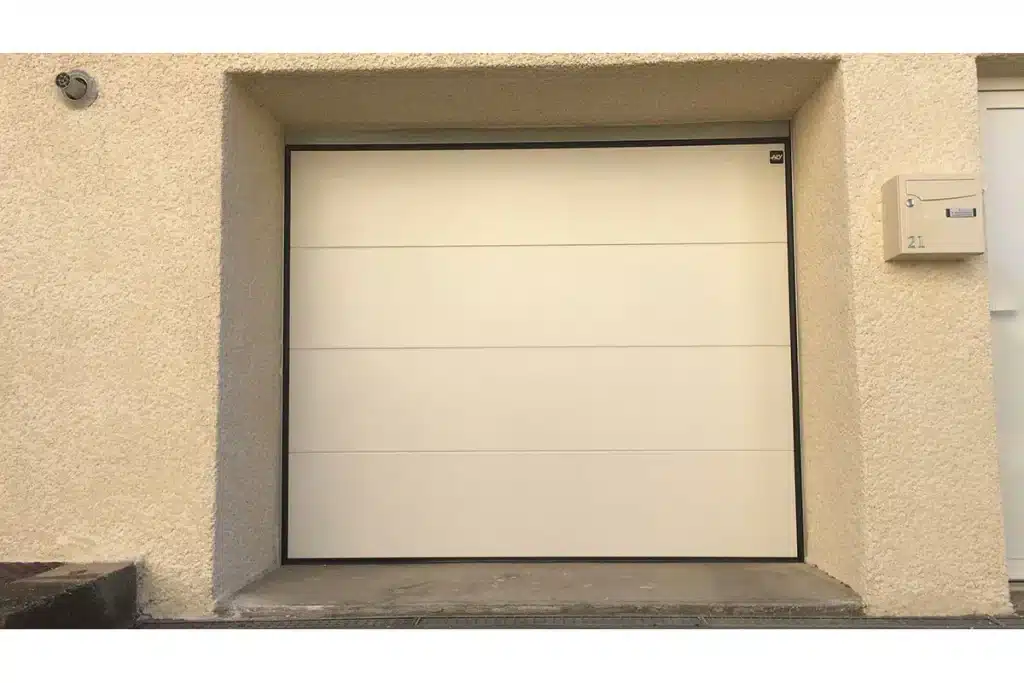 Porte garage Aluminium Brignais par l'Atelier de l'Alu
