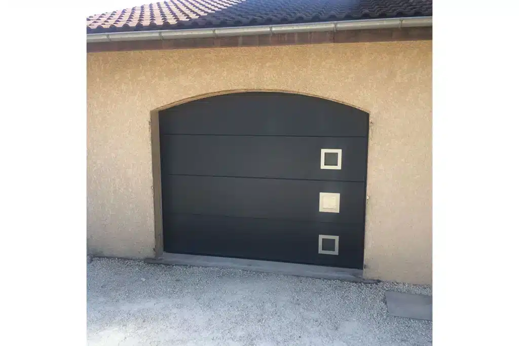 Porte garage Aluminium Saint-Genis-Laval par l'Atelier de l'Alu