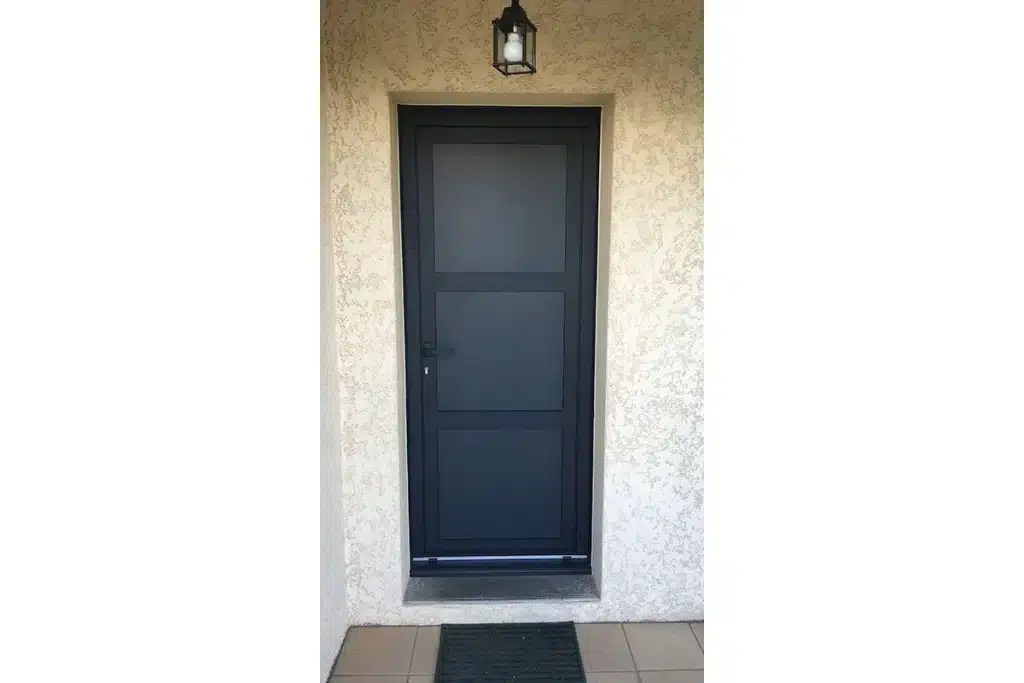 Porte aluminium Irigny par l'Atelier de l'Alu