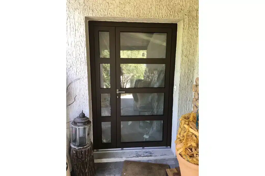 Porte aluminium Lentilly par l'Atelier de l'Alu