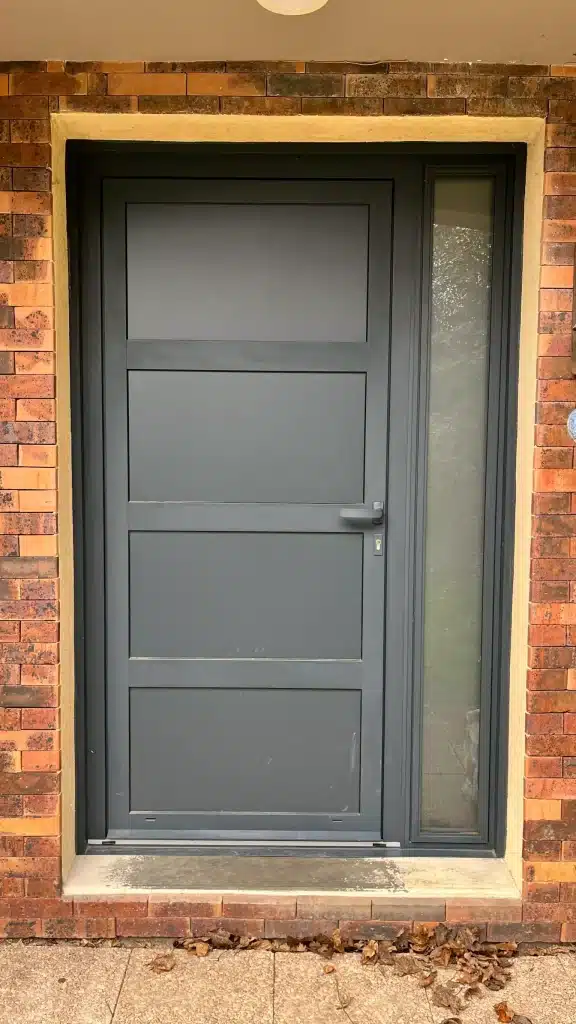 Porte aluminium lignes scaled par l'Atelier de l'Alu