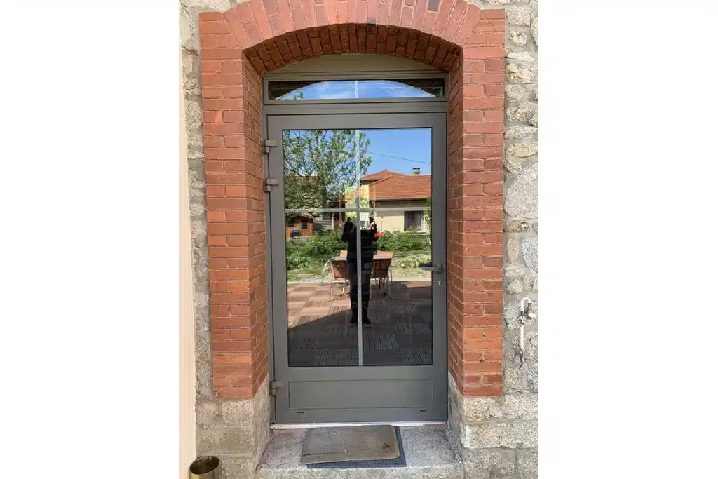 Porte aluminium Mions par l'Atelier de l'Alu