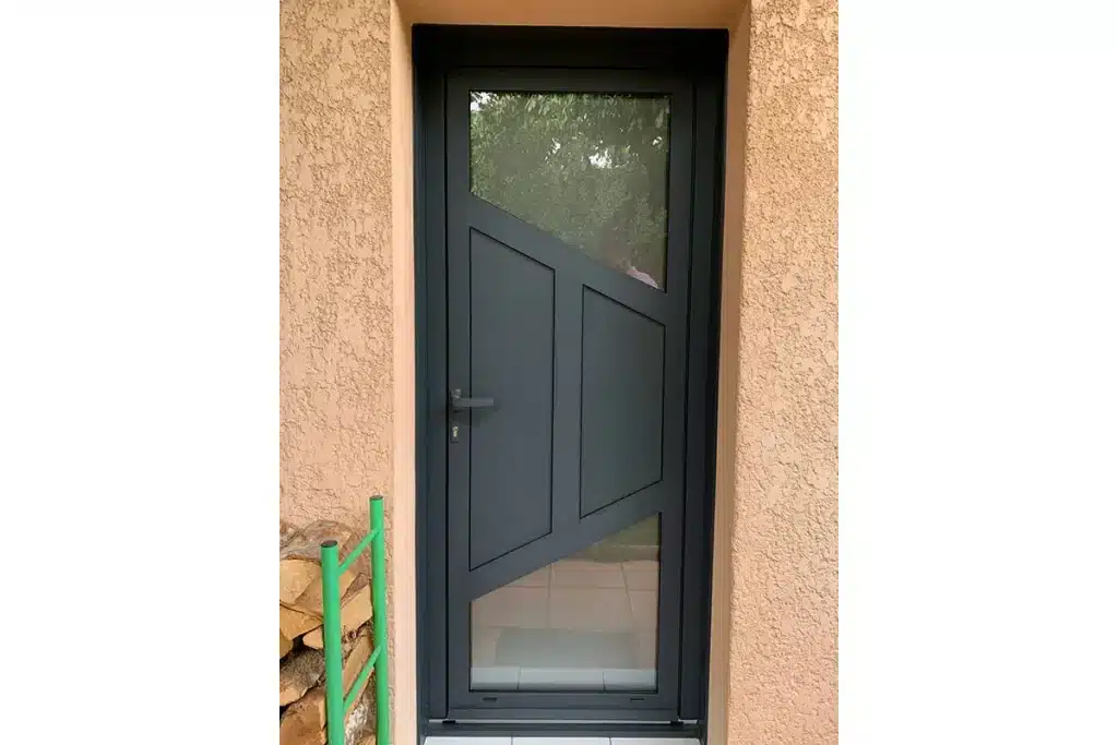 Porte aluminium Pollionnay par l'Atelier de l'Alu