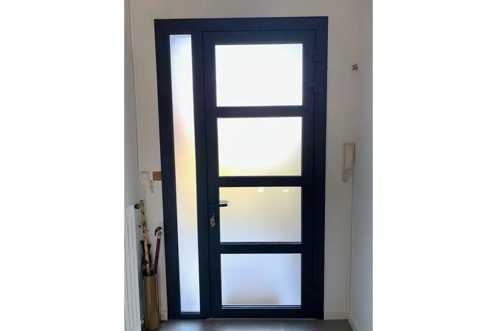 Porte aluminium Sainte-Foy par l'Atelier de l'Alu