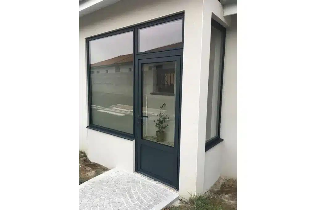 Porte aluminium sas entrée par l'Atelier de l'Alu