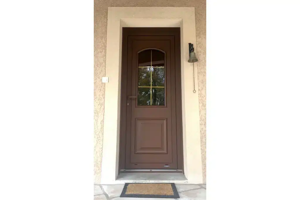 Porte aluminium Tassin -La-Demi-Lune par l'Atelier de l'Alu