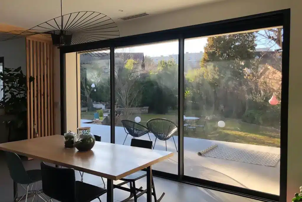 Pose coulissant aluminium par l'Atelier de l'Alu
