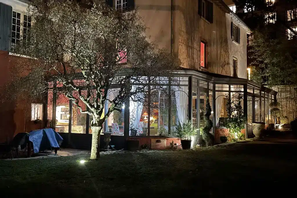 Véranda classique par l'Atelier de l'Alu