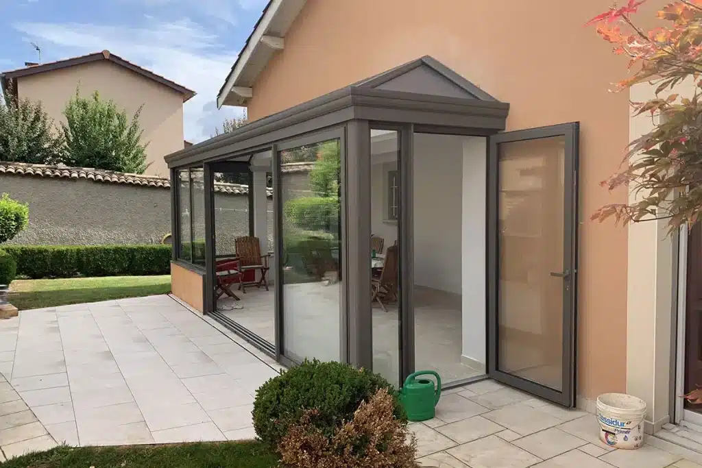 Véranda aluminium anthracite Ecculy par l'Atelier de l'Alu