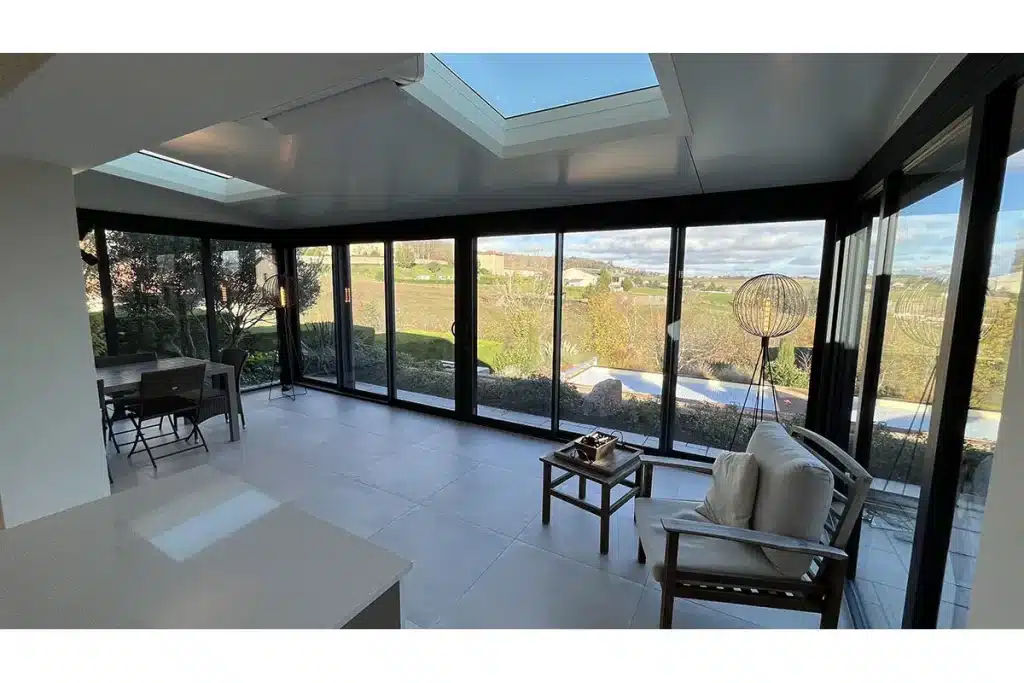 Véranda intérieur anthracite par l'Atelier de l'Alu