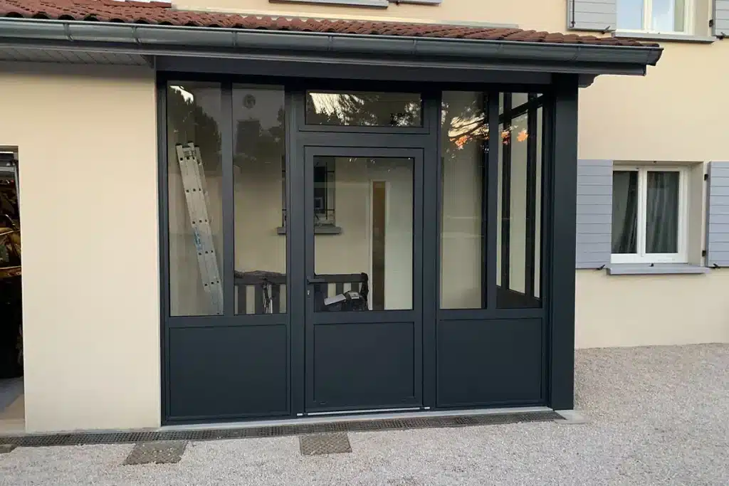 Véranda aluminium anthracite Messimy par l'Atelier de l'Alu