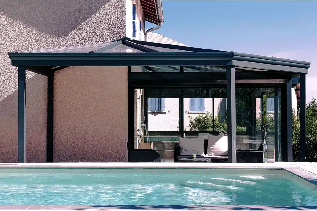 Véranda pergola par l'Atelier de l'Alu
