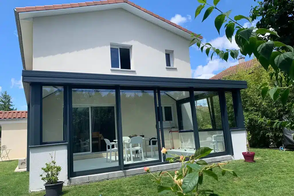 Véranda aluminium anthracite Yzeron par l'Atelier de l'Alu