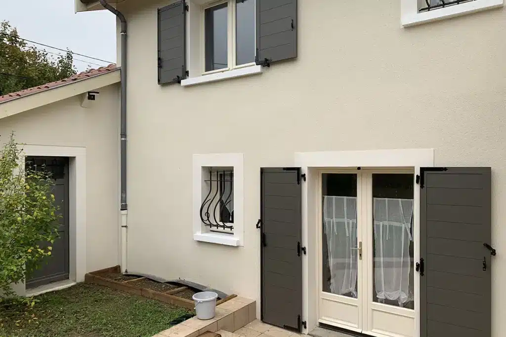 Volets aluminium Ecculy par l'Atelier de l'Alu