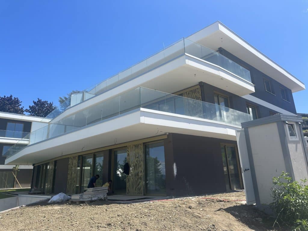 Fenêtres coulissantes aluminium immeubles par l'Atelier de l'Alu