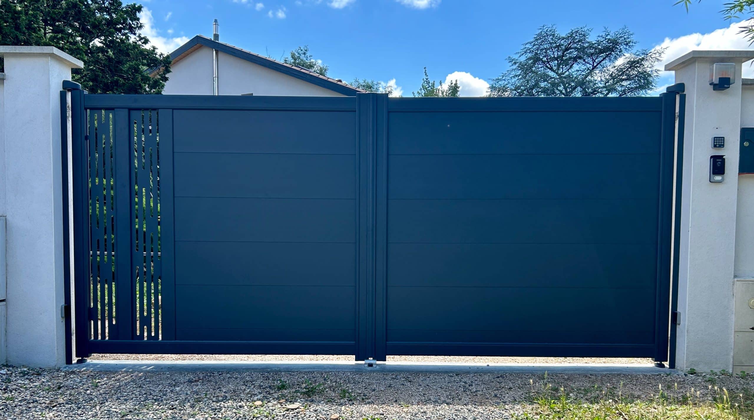 Porte d'entrée aluminium à Brignais