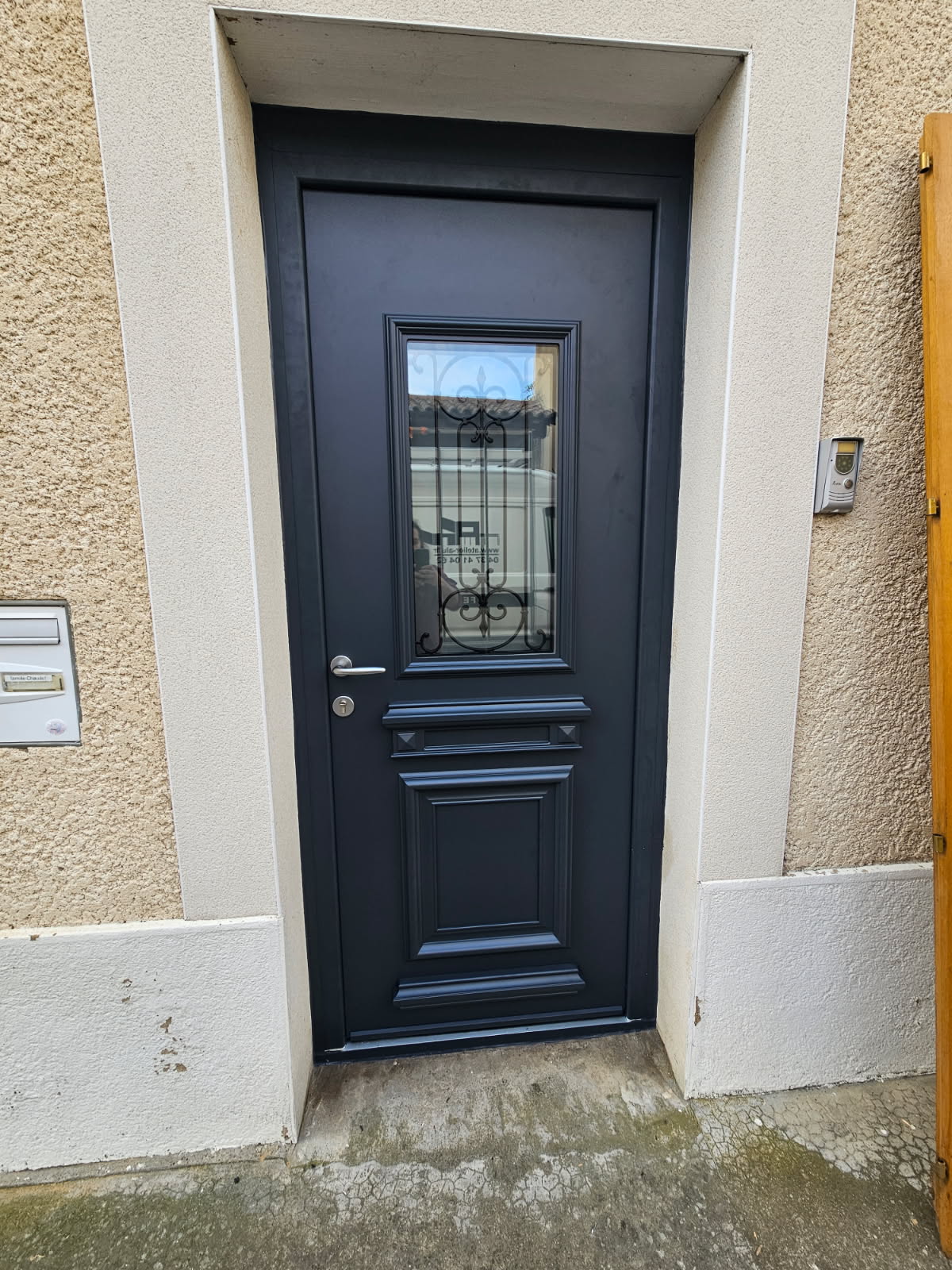 Porte d'entrée aluminium à Savigny