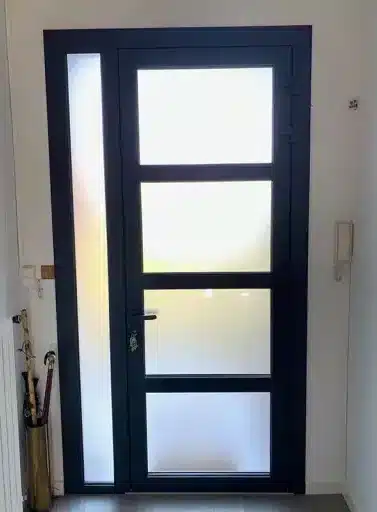Porte d'entrée aluminium à Lentilly